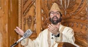 Mirwaiz throws weight behind five-day school week in J&K