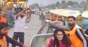 Gusty winds trigger rescue operation at Dal Lake, tourists safely evacuated