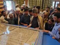 Ghulam Nabi Azad praises development at Hazratbal Shrine, congratulates Darakhshan Andrabi