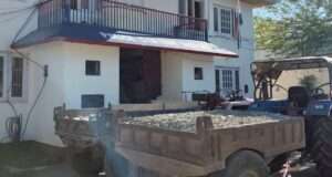 Shopian Police seizes 2 tractors, dumper, JCB in illegal mining crackdown; 2 FIRs registered