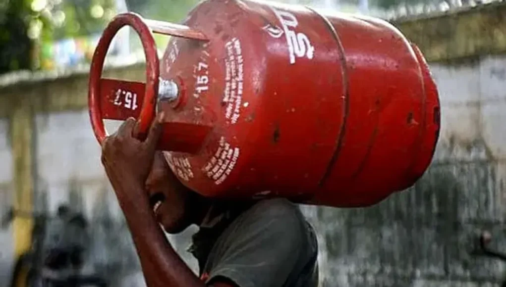 LPG consumers must complete Aadhaar authentication for subsidised refills From Oct 1 LPG consumers must complete Aadhaar authentication for subsidised refills From Oct 1