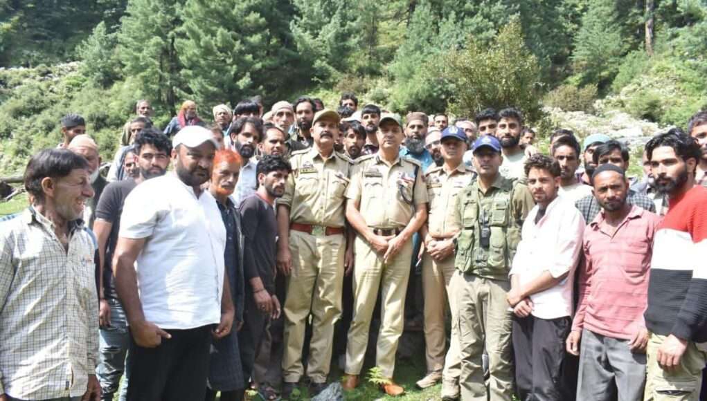 SSP Poonch directs people to step up vigilance, report suspicious activity, drug peddling