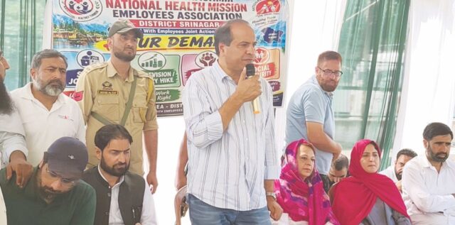 Apni Party leaders visit NHM protesters, express solidarity