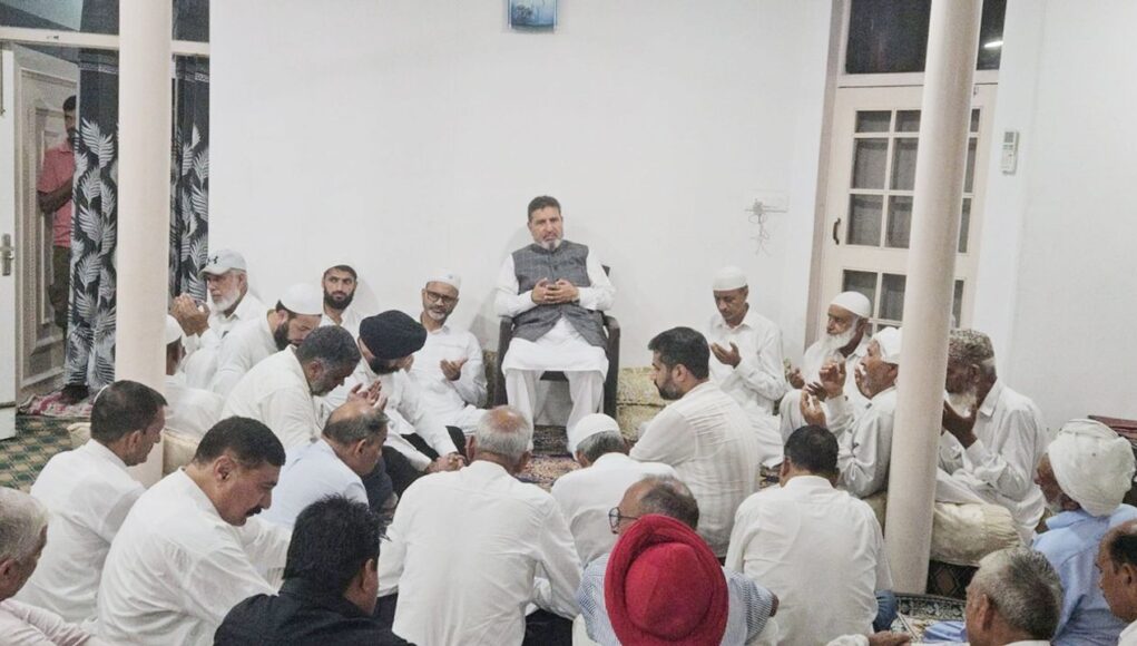 Altaf Bukhari condoles demise, express solidarity with bereaved family