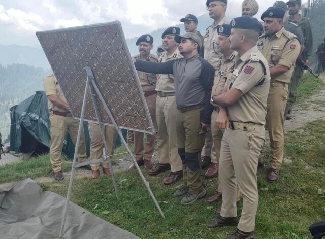 DGP Nalin Prabhat visits joint security post at Doda-Kathua-Udhampur trijunction