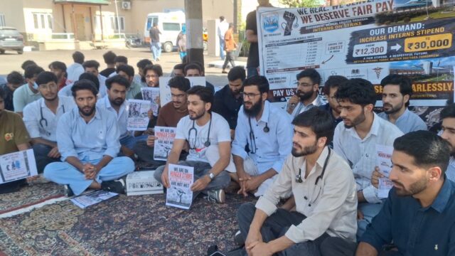 GMC Anantnag interns condemn show-cause notices to student representatives