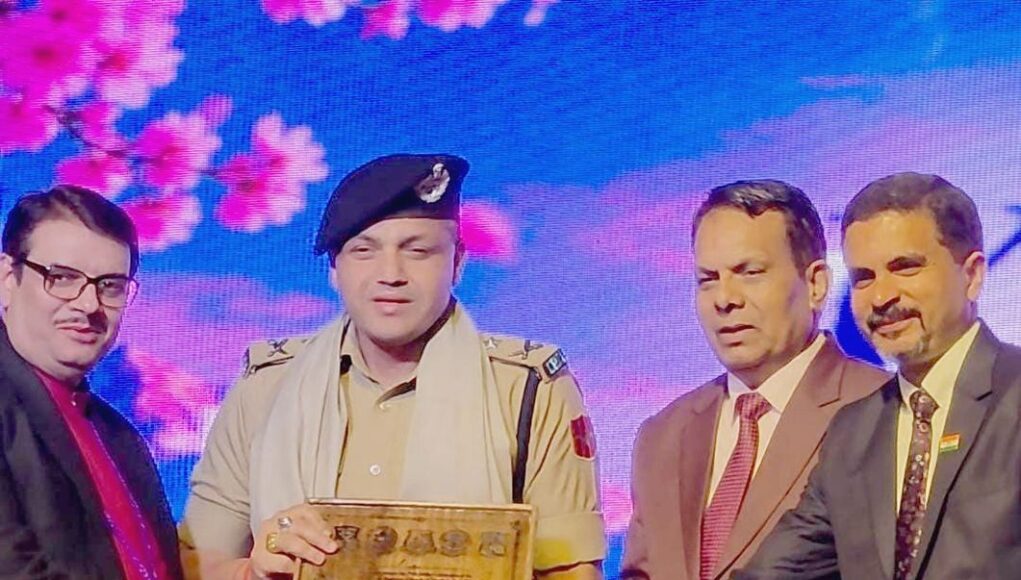 Fight desires, reject easy pleasures: IGP Kashmir tells students