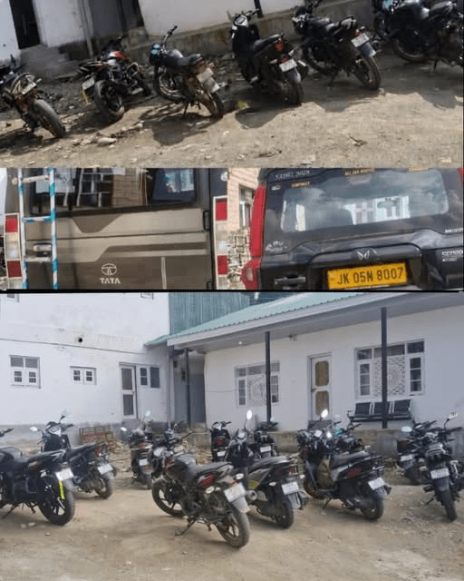 Traffic enforcement intensified in Gulmarg; 22 vehicles seized, challaned for violations Traffic enforcement intensified in Gulmarg; 22 vehicles seized, challaned for violations