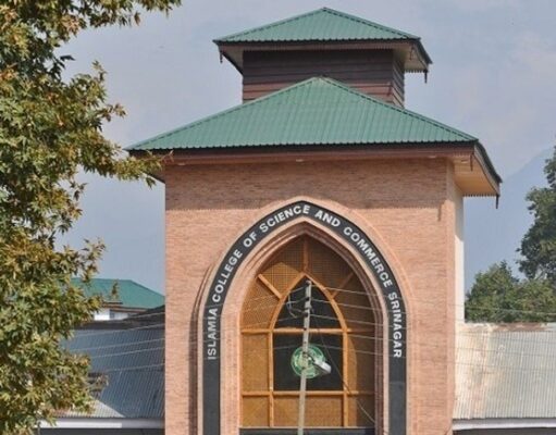 Islamia College BBA, BCA students face uncertainty over degree recognition, stage protest