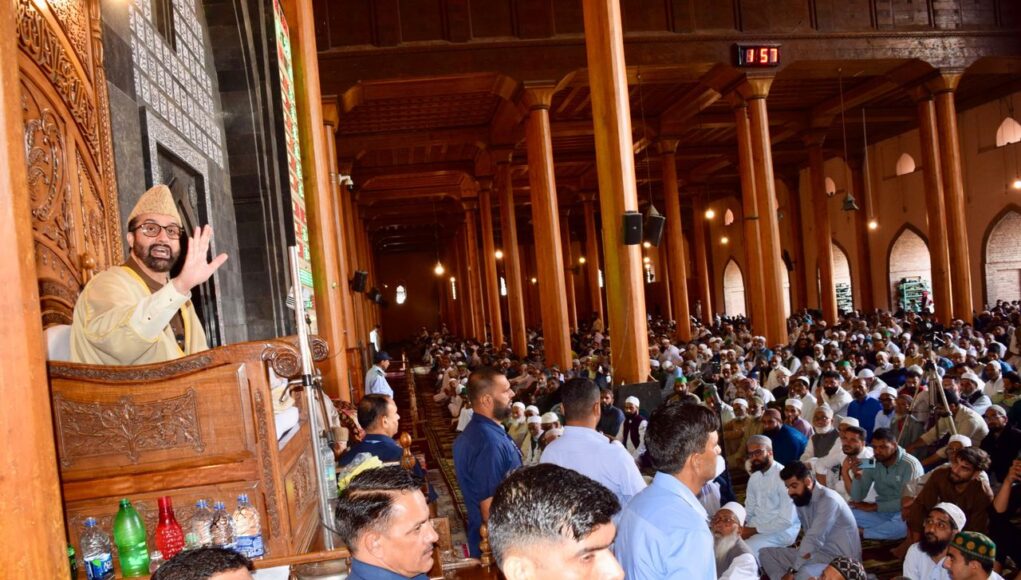 Special prayers for global peace at Jama Masjid; Mirwaiz appeals for public support to MMU’s social reform initiative