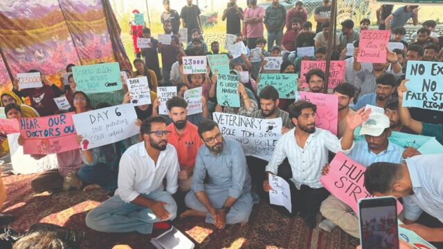 Ruhullah joins veterinary students’ strike, seeks stipend hike