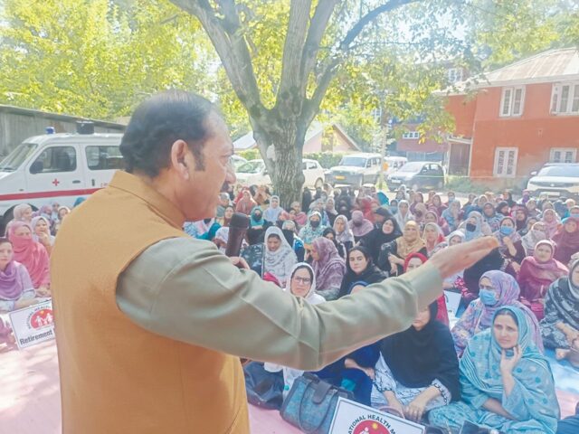 Muntazir Mohiuddin backs NHM employees, urges Govt to address demands