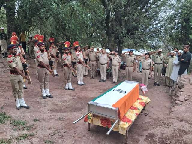 District Police Ramban bids tearful farewell to SPO Mohd Farooq