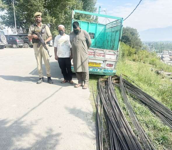 Theft case cracked in 12 hrs, two arrested, stolen steel recovered in Baramulla Theft case cracked in 12 hrs, two arrested, stolen steel recovered in Baramulla