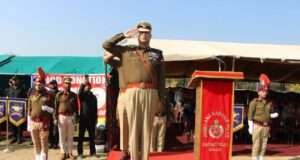 Kulgam pays rich tributes to martyrs on Police Commemoration Day at DPL