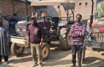 Baramulla Police crack down on undocumented vehicles, seize three tractors during Kongamdara checking drive