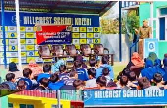 Baramulla Police takes cyber safety message to school students in Kreeri