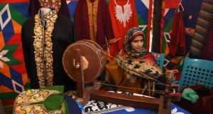 Srinagar Police promotes local farmers, artisans through civic action exhibition