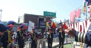 Handwara main chowk resonates with patriotic tunes as band show honours police marty