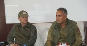 SSP Handwara reviews security grid, calls for enhanced coordination among police, army, CAPFs