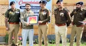 Shopian Police felicitates wards, siblings of martyrs for academic excellence, announces cash rewards