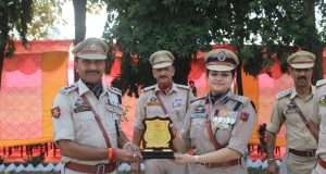 SSP Mohita Sharma honours DySP Bhagwan Dass, two other officers on superannuation at Kathua